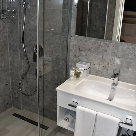 Michelangelo Boutique Hotel 2*